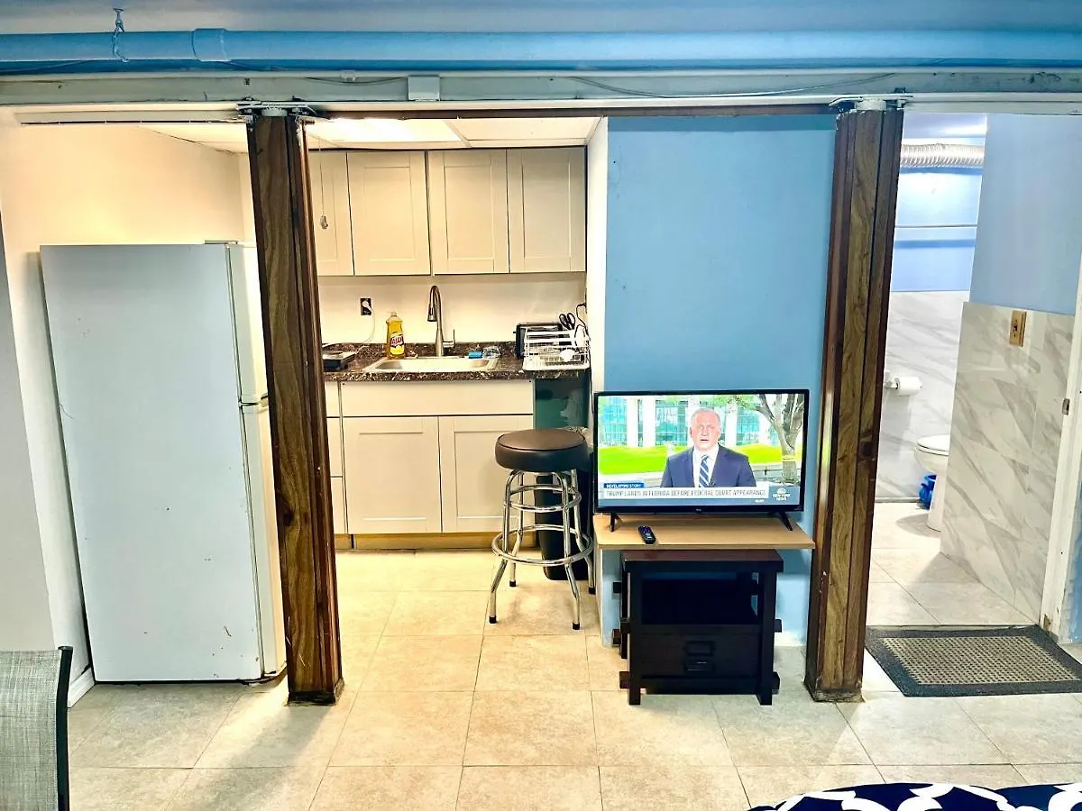 Lga Airport Near, Studio Walk In Bsmt Apt In A Private House! New York Apartment